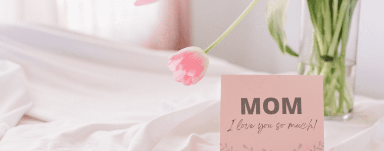 Pink flower with I love you mom sign on card